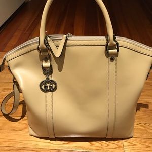 *SOLD* GUCCI LEATHER HANDBAG RETAIL $2,290 !!!